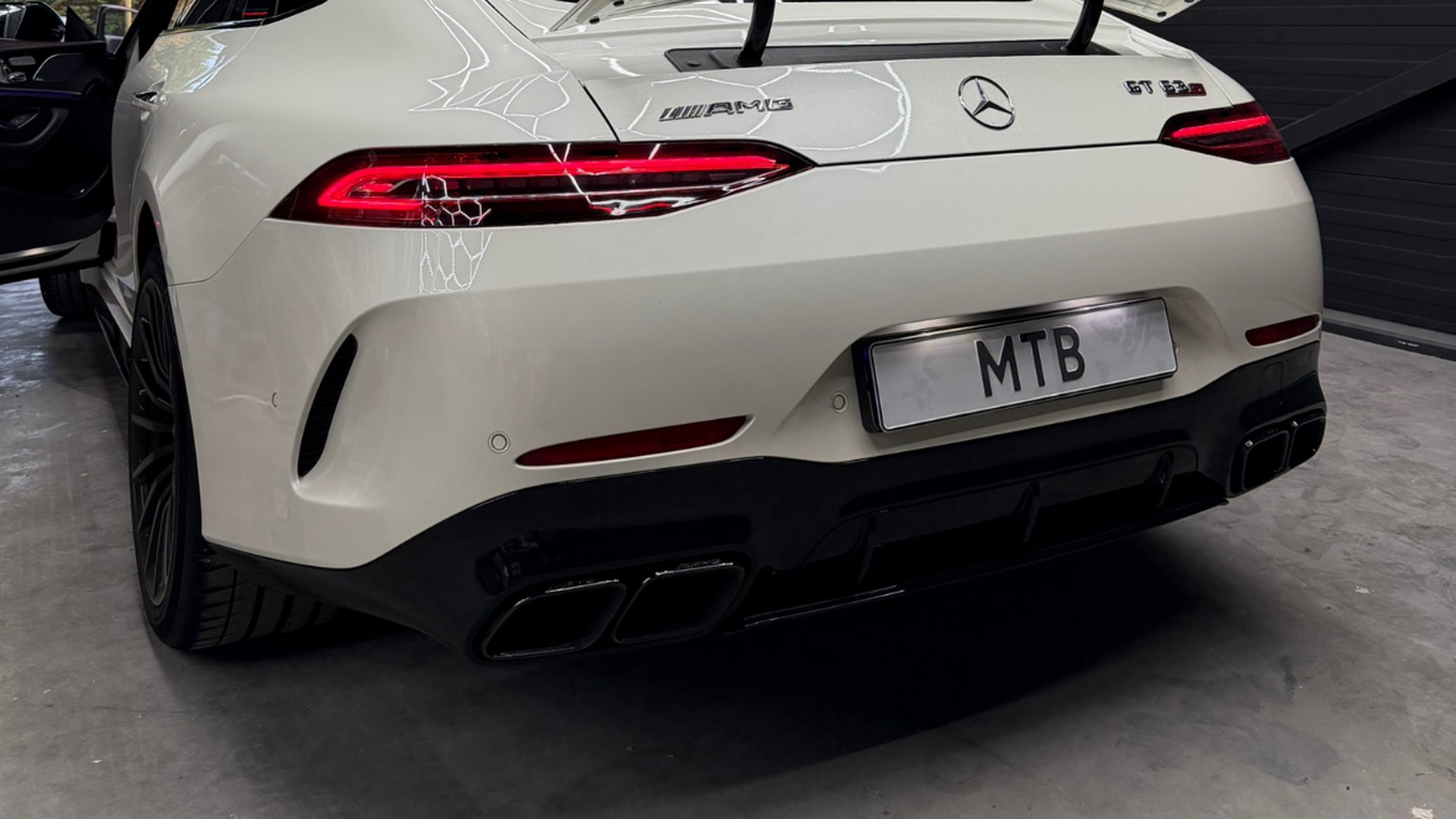 Premium auto van MTB Car Rental