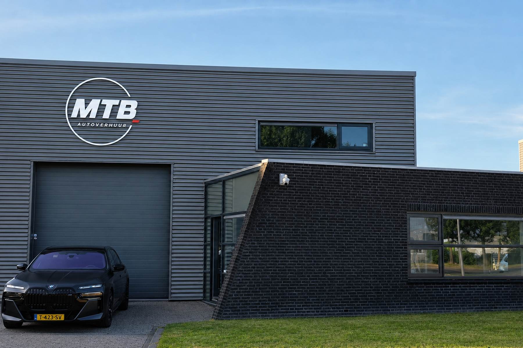 De garage van MTB Car Rental in Lelystad